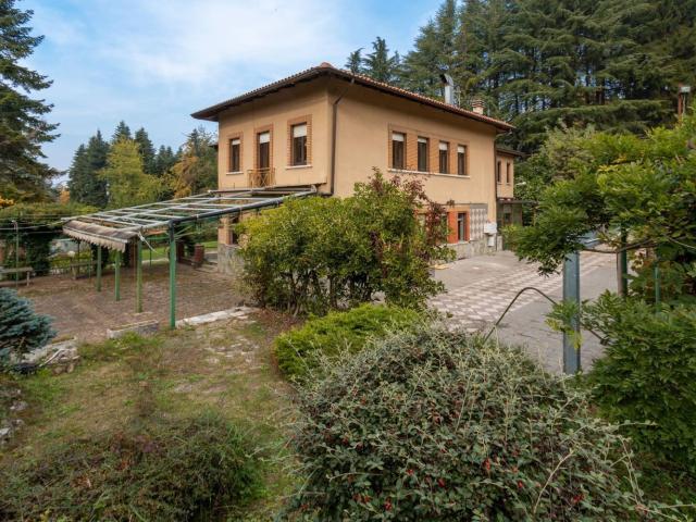 Case e ville in vendita di 523 m² in Strada Comunale di Pecetto