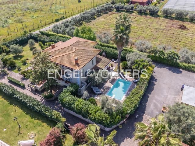 Case e ville in vendita di 524 m² in Via Collina dei Pini
