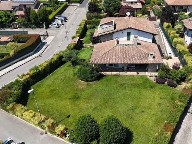 Case e ville in vendita di 525 m²