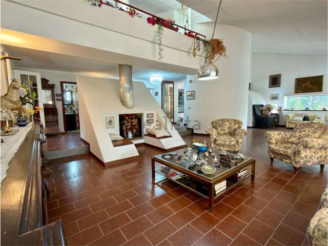 Case e ville in vendita di 525 m² in Via Ezio Vanoni, 18