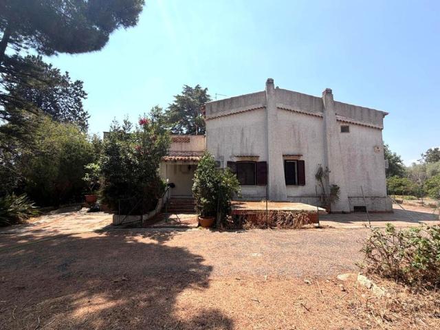 Case e ville in vendita di 525 m² in Viale Epipoli
