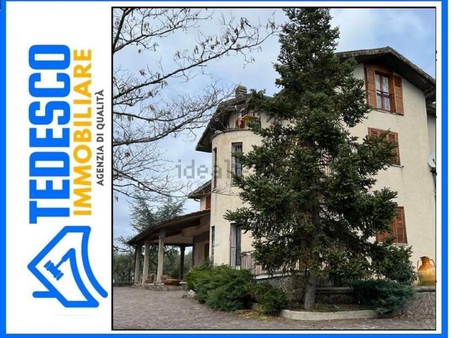 Case e ville in vendita di 526 m² in Via Olmeri