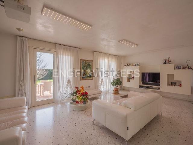 Case e ville in vendita di 528 m²