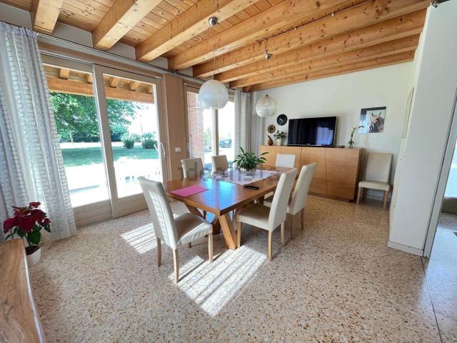 Case e ville in vendita di 5300 m²