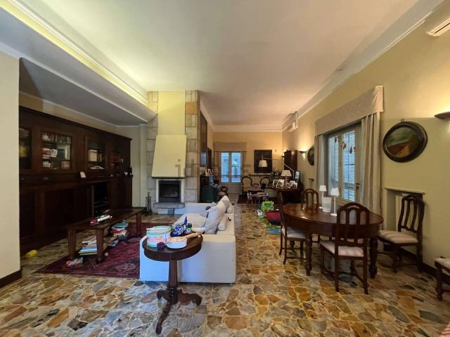 Case e ville in vendita di 530 m²