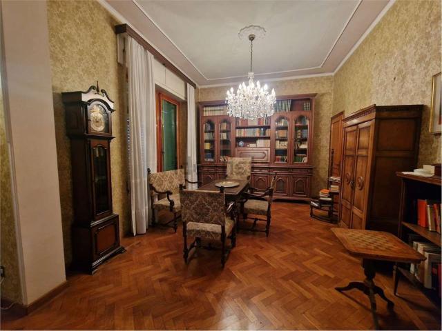 Case e ville in vendita di 530 m² in Via delle Tamerici, 69