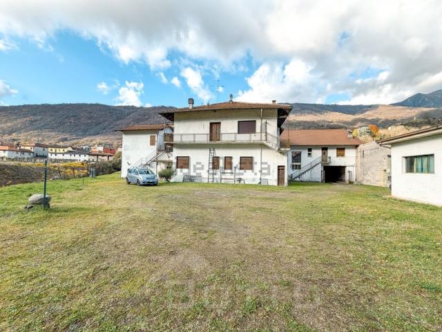 Case e ville in vendita di 530 m² in Via Fratelli Cairoli, 11