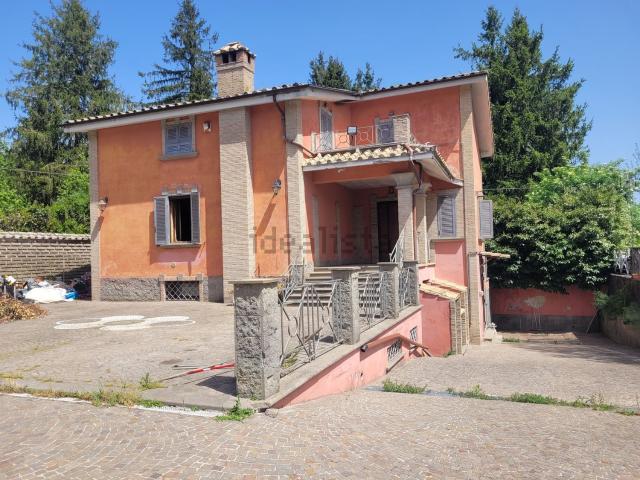 Case e ville in vendita di 530 m² in Via Mediana di Valle Moretta, 33