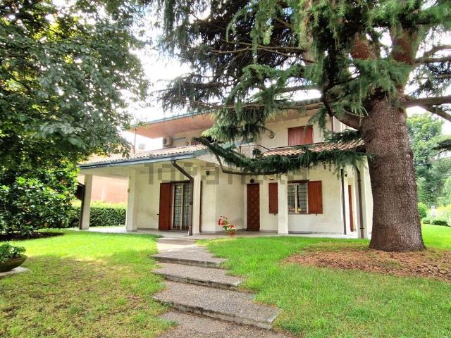 Case e ville in vendita di 530 m² in Via Niccolò Machiavelli, 3