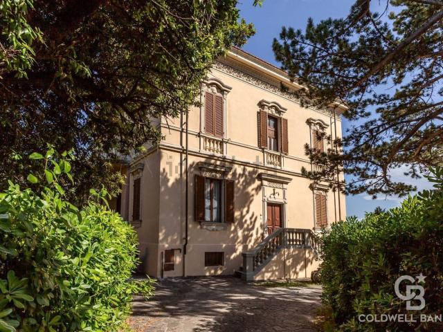 Case e ville in vendita di 530 m² in Via Rimembranze, 42
