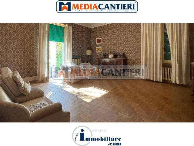 Case e ville in vendita di 533 m² in Via Bruno Buozzi, 68