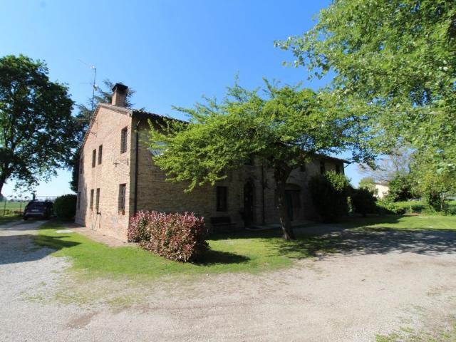 Case e ville in vendita di 533 m² in Via Santerno Ammonite
