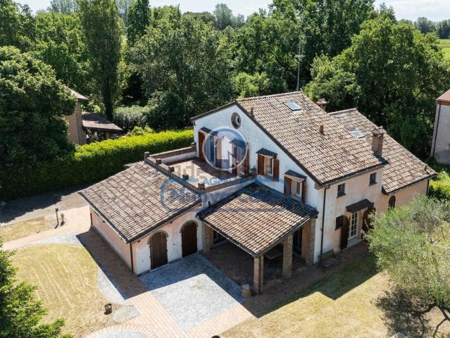 Case e ville in vendita di 533 m² in Via Traversa, 22