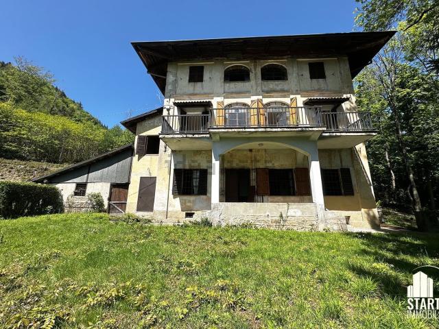 Case e ville in vendita di 534 m² in Frazione Castagnea, 1