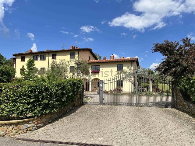 Case e ville in vendita di 535 m² in Via Poggilupi, 2040