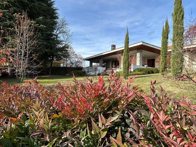 Case e ville in vendita di 535 m² in Via Tevere, 38