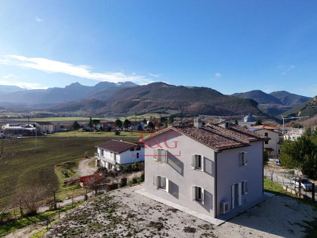 Case e ville in vendita di 536 m² in Contrada Morichella, 28
