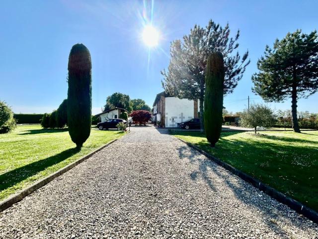 Case e ville in vendita di 536 m² in Strada Vicinale Pavese Pareti, 7