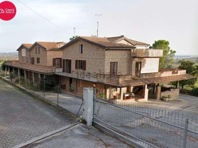 Case e ville in vendita di 537 m² in Strada Veregrense, 352
