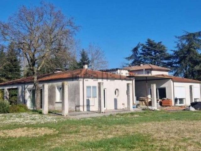 Case e ville in vendita di 538 m² in Via Ravegnana