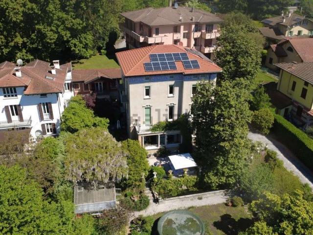 Case e ville in vendita di 539 m² in Via Montanara, 12