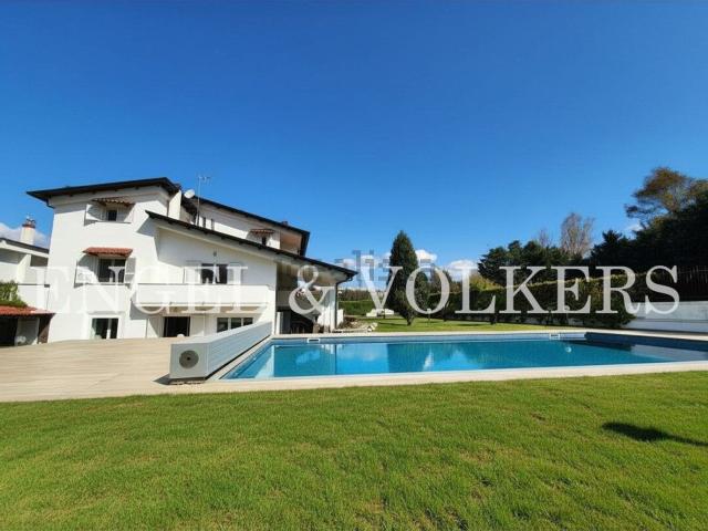 Case e ville in vendita di 539 m² in Via Madonna del Pantano, 170