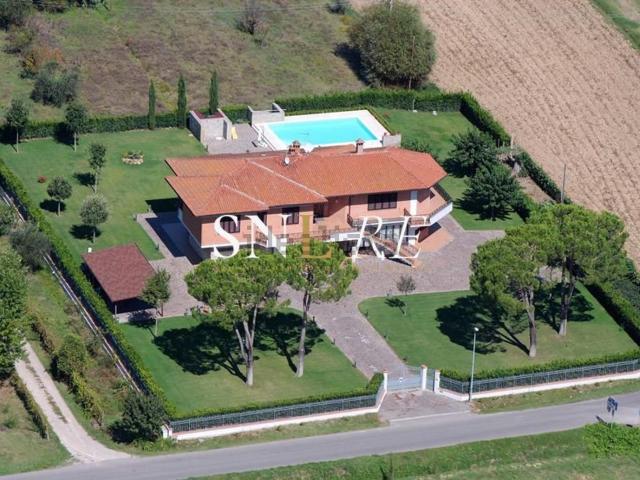 Case e ville in vendita di 539 m² in Via Roffia