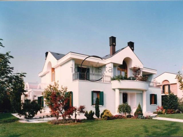 Case e ville in vendita di 540 m²