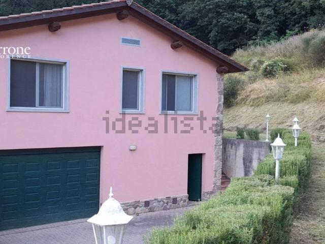 Case e ville in vendita di 540 m² in Via del Lago, 1
