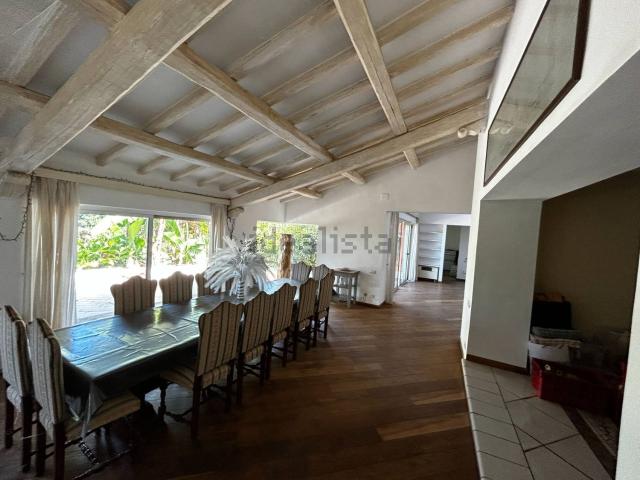 Case e ville in vendita di 540 m² in Via dell&apos Osservatorio, 11