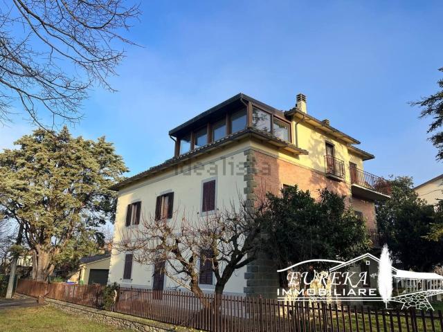 Case e ville in vendita di 540 m² in Via della Pace