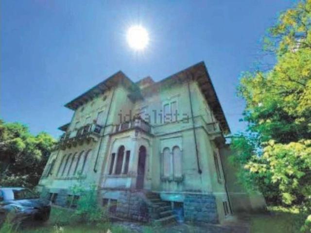 Case e ville in vendita di 540 m² in Via Martiri della Libertà, 168