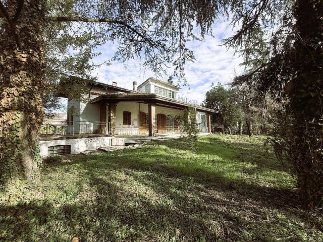 Case e ville in vendita di 540 m² in Via Silvio Pellico