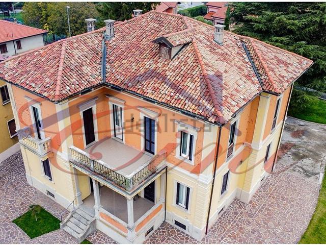 Case e ville in vendita di 540 m² in Via Roma