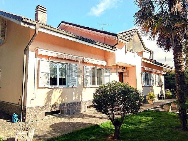 Case e ville in vendita di 540 m² in Via Vecchia di Plodio