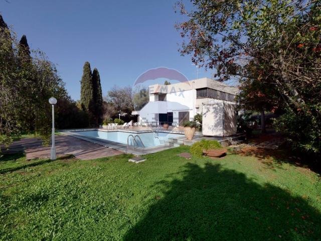 Case e ville in vendita di 540 m² in Viale Dei Pini