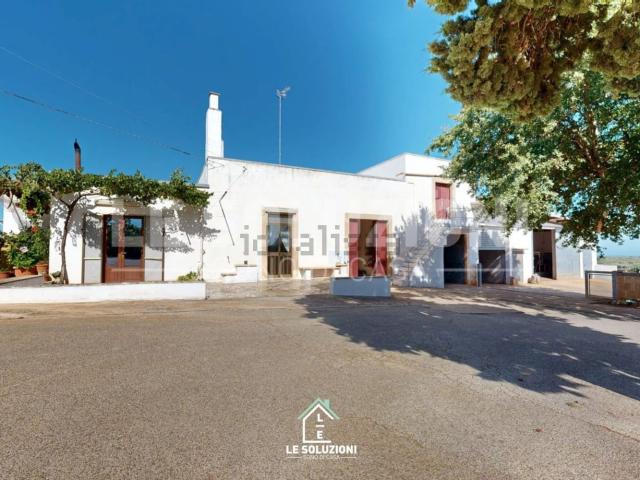 Case e ville in vendita di 540 m² in Strada Vicinale Minoi Turi, 1