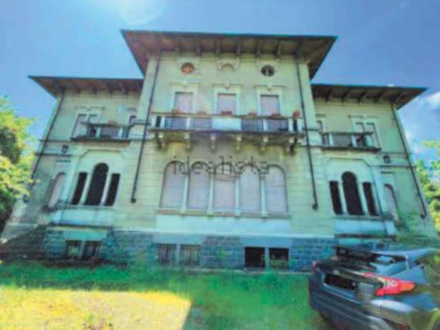 Case e ville in vendita di 541 m² in Via Martiri della Libertà