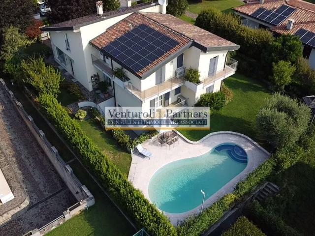 Case e ville in vendita di 543 m² in Via Calchera