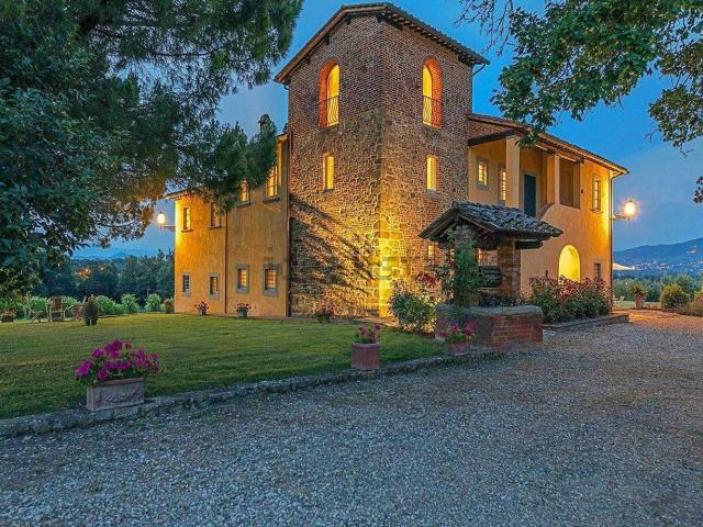 Case e ville in vendita di 544 m² in Via Procacci, 2