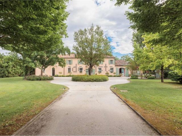 Case e ville in vendita di 547 m² in Via del Parco, 57