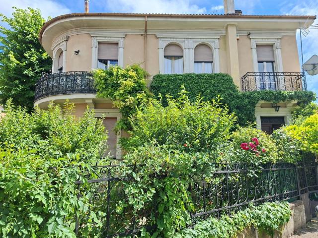Case e ville in vendita di 547 m² in Via Vezzia