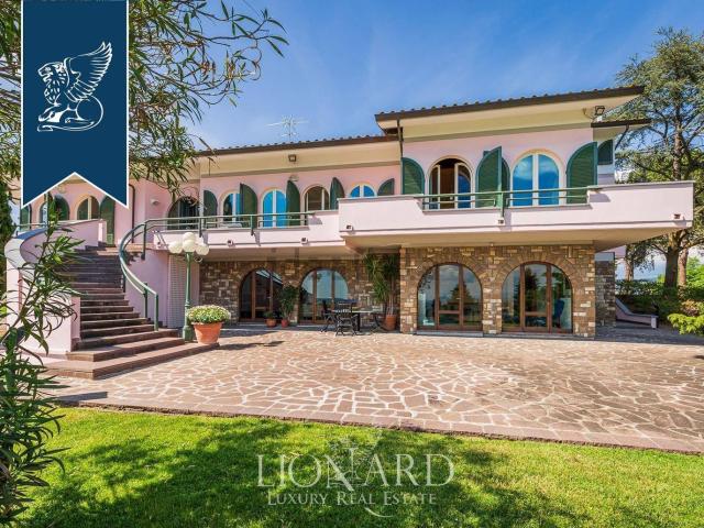 Case e ville in vendita di 548 m²