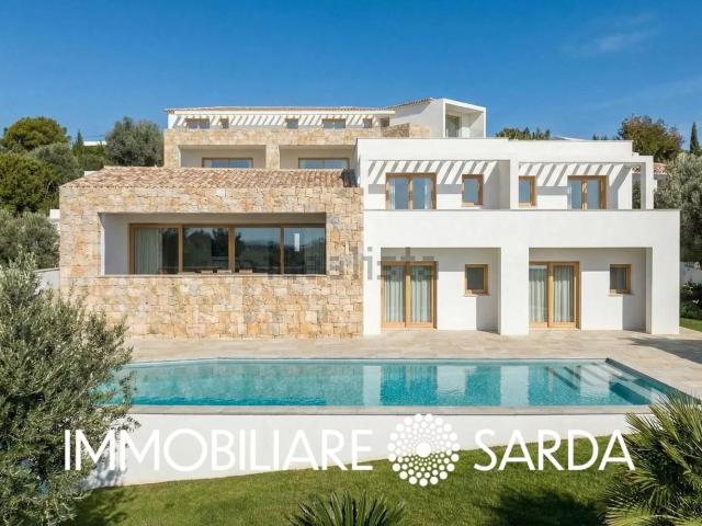 Case e ville in vendita di 548 m² in Via Leonardo Da Vinci