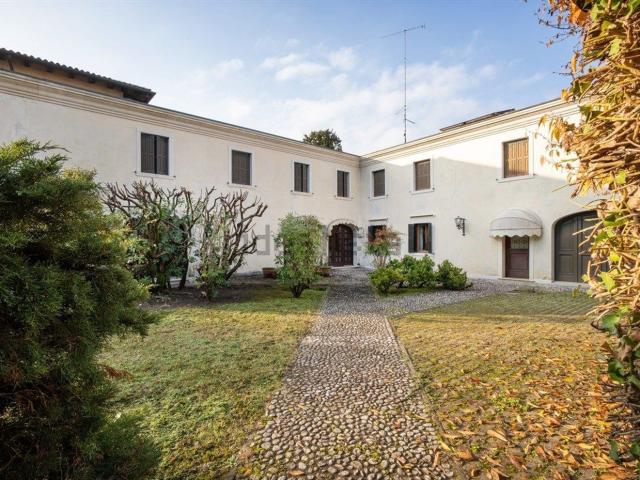 Case e ville in vendita di 548 m² in Vicolo Chiuso, 10