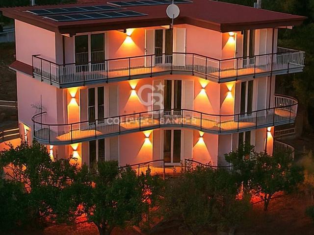 Case e ville in vendita di 550 m²