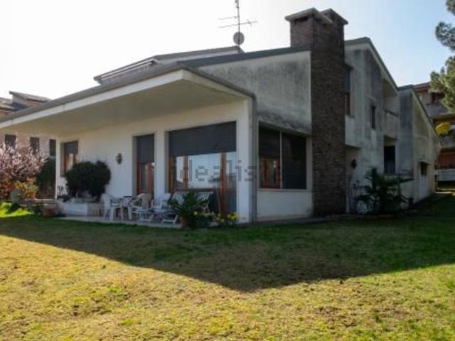 Case e ville in vendita di 550 m²