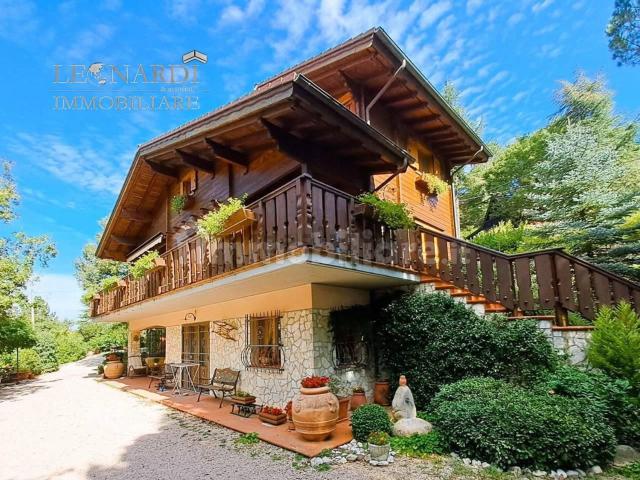 Case e ville in vendita di 550 m²