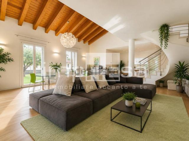 Case e ville in vendita di 550 m²