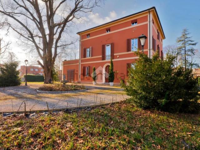 Case e ville in vendita di 550 m² in Via C. Fornasini, 28